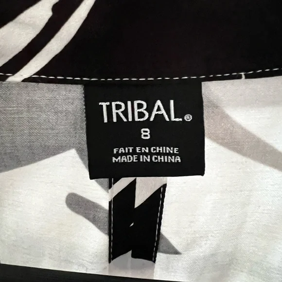 Women’s floral black, white and beige belted raincoat Size 8 - Picture 3 of 4